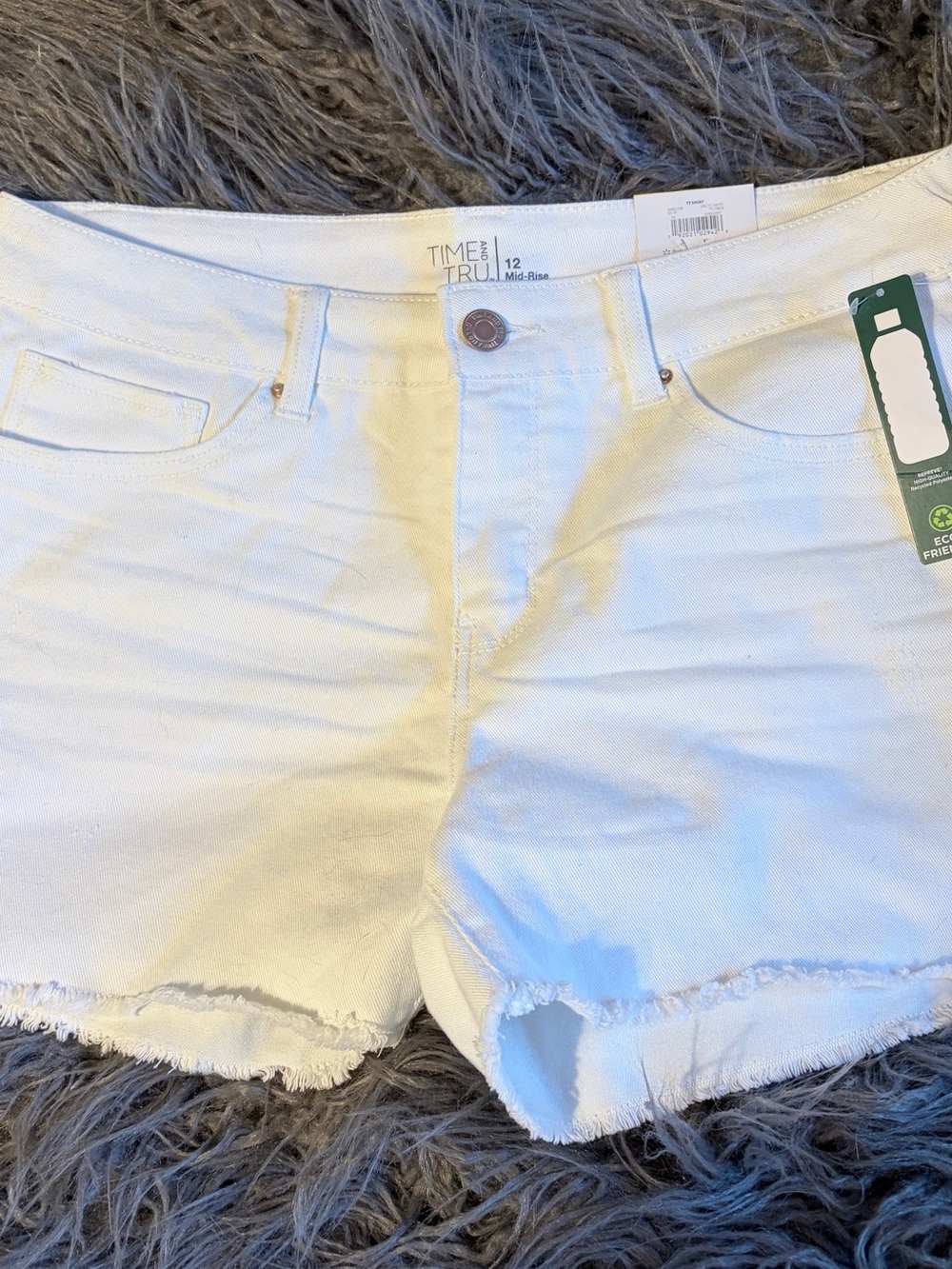 Time and Tru White Mid-Rise Frayed Hem Jean Shorts